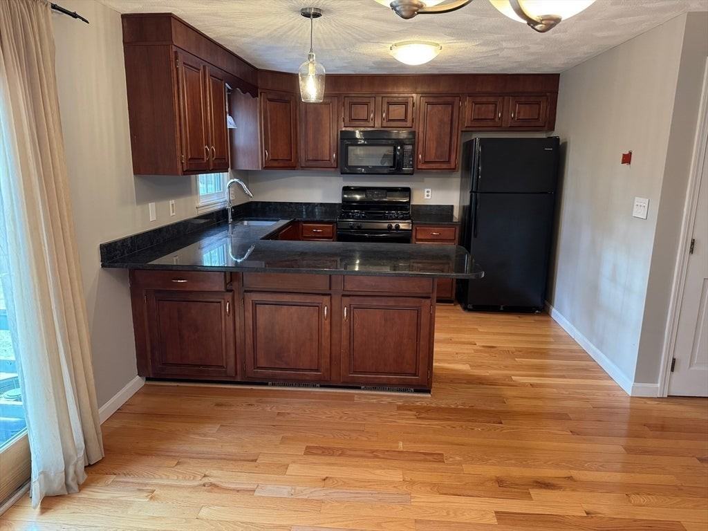 887 Wellman Ave - Photo 5 of 17