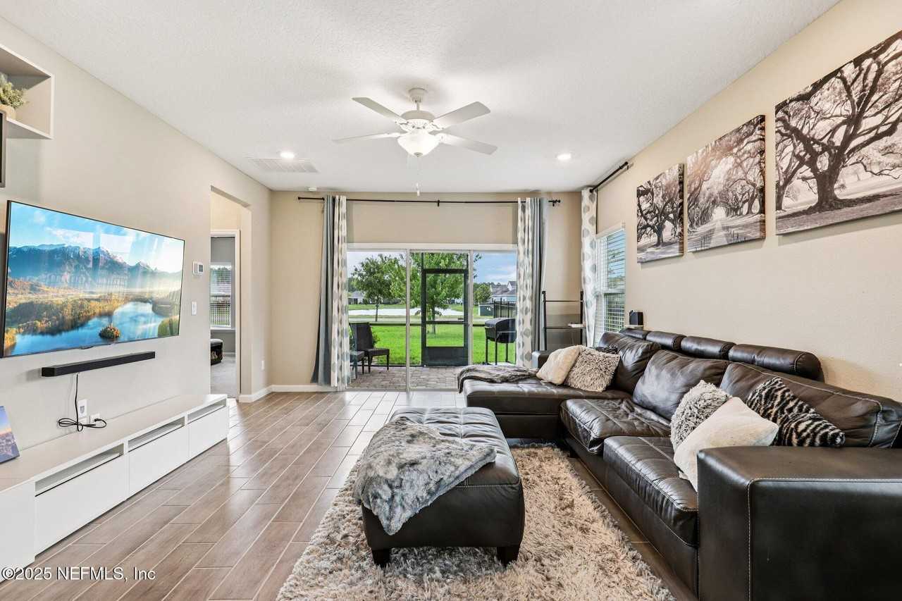 3956 Bloomfield Ct - Photo 6 of 40