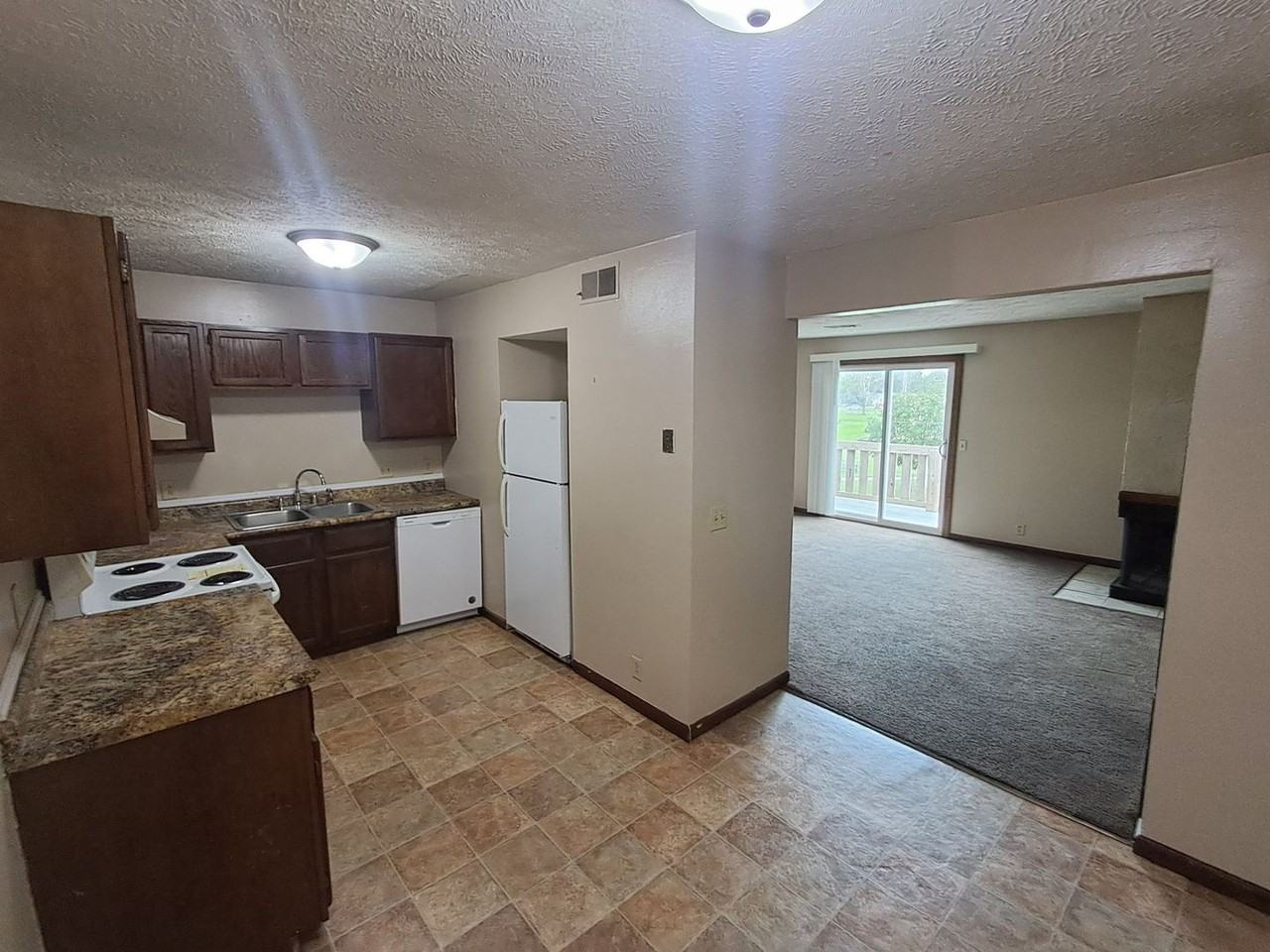 Lone Tree Apartments - Photo 2 of 30