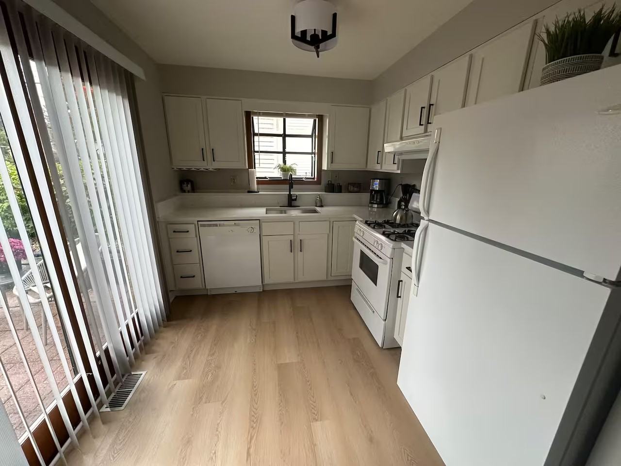 131 Newberry Ave Apt 1s #1S - Photo 4 of 12