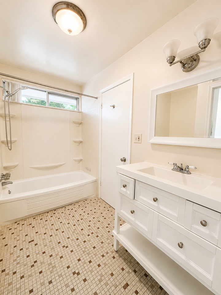 150 Huronview Ct #150 - Photo 3 of 15