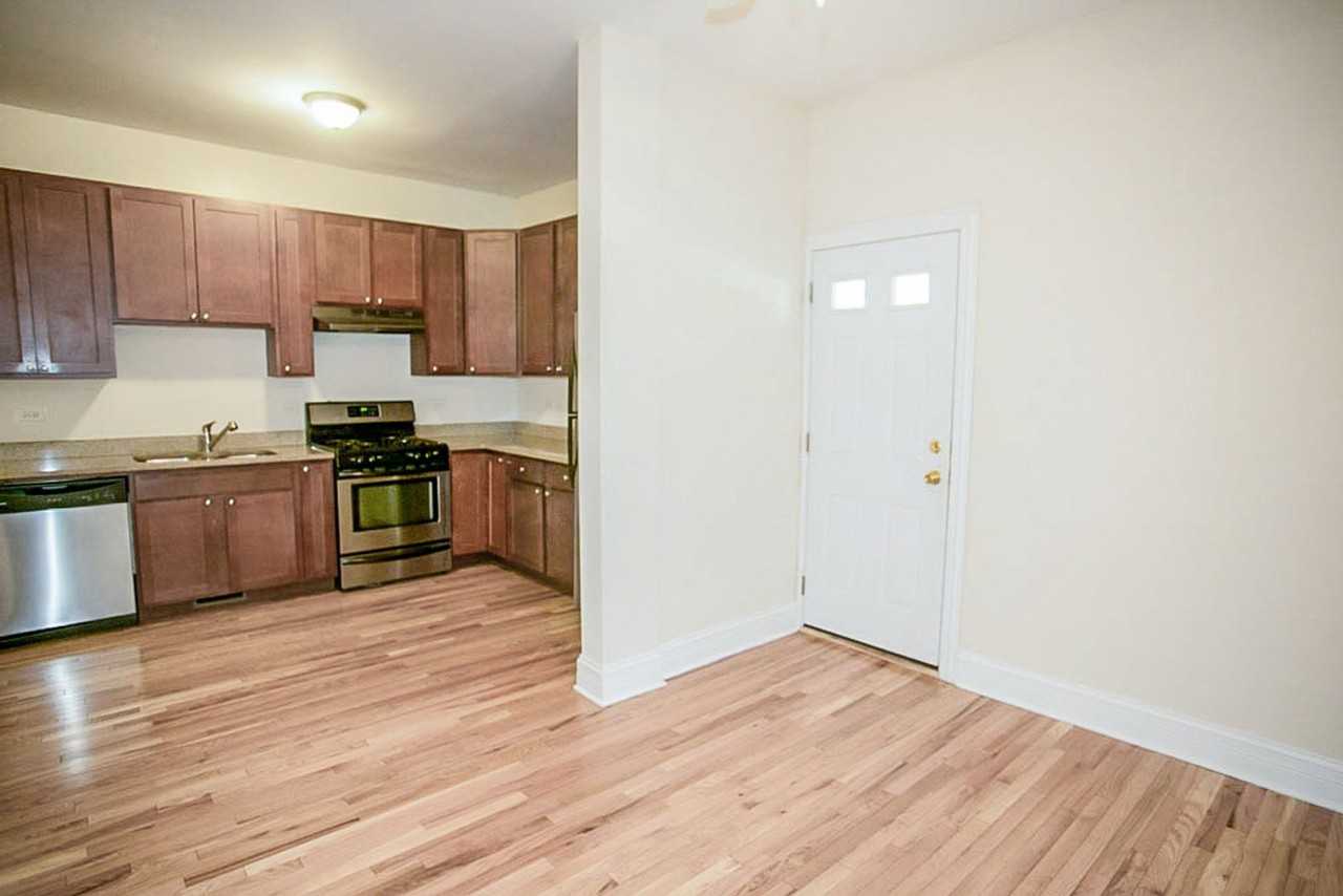 3820 N Sheffield Ave #1 - Photo 4 of 8