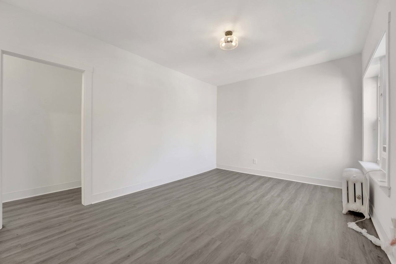 6405 N Wayne Ave #3 - Photo 3 of 8