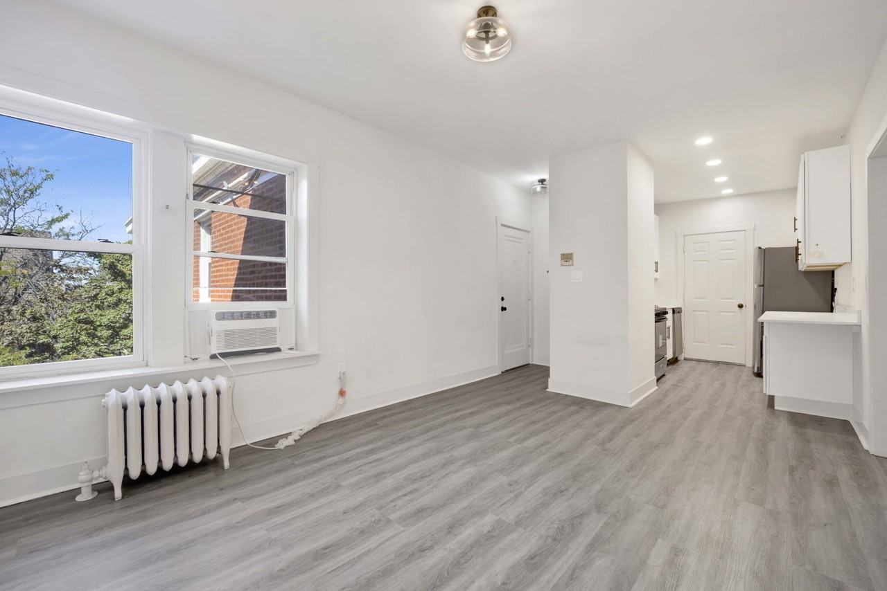 6405 N Wayne Ave #3 - Photo 4 of 8