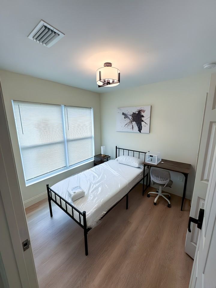 W Oak Ave - Photo 2 of 3