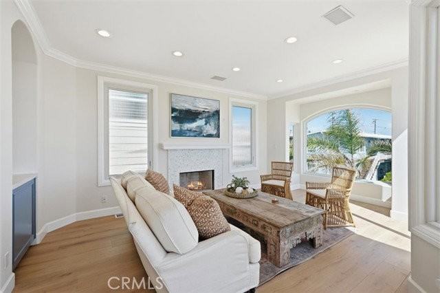 133 33rd St - Photo 3 of 6