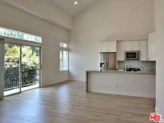 10560 Santa Monica Blvd #5 - Photo 2 of 8