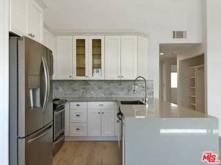 10560 Santa Monica Blvd #5 - Photo 4 of 8