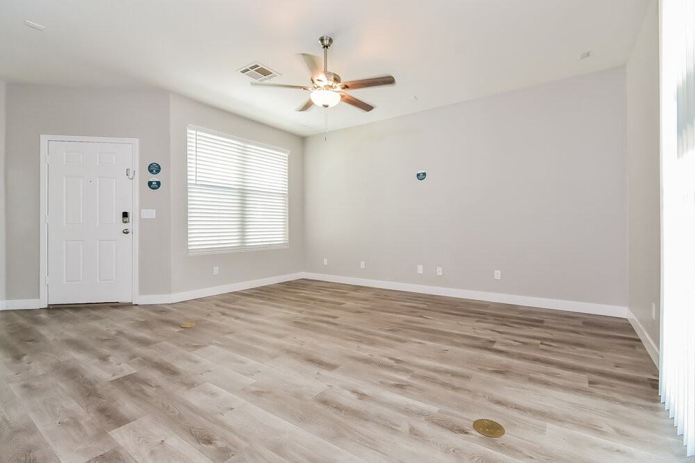 8775 Parsons Ridge Ave - Photo 6 of 17
