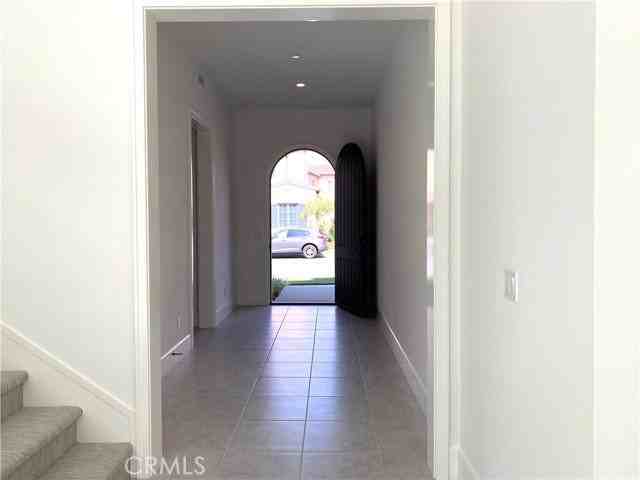 105 Sky Hts - Photo 3 of 8
