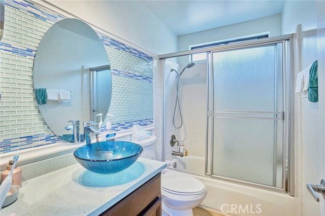 1409 Lakeside Ln - Photo 2 of 6