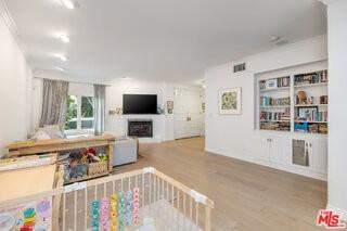 1802 California Ave - Photo 4 of 8