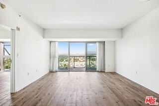 13700 Marina Pointe Dr #1206 - Photo 3 of 8