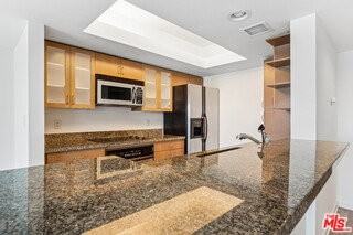 13700 Marina Pointe Dr #1206 - Photo 4 of 8