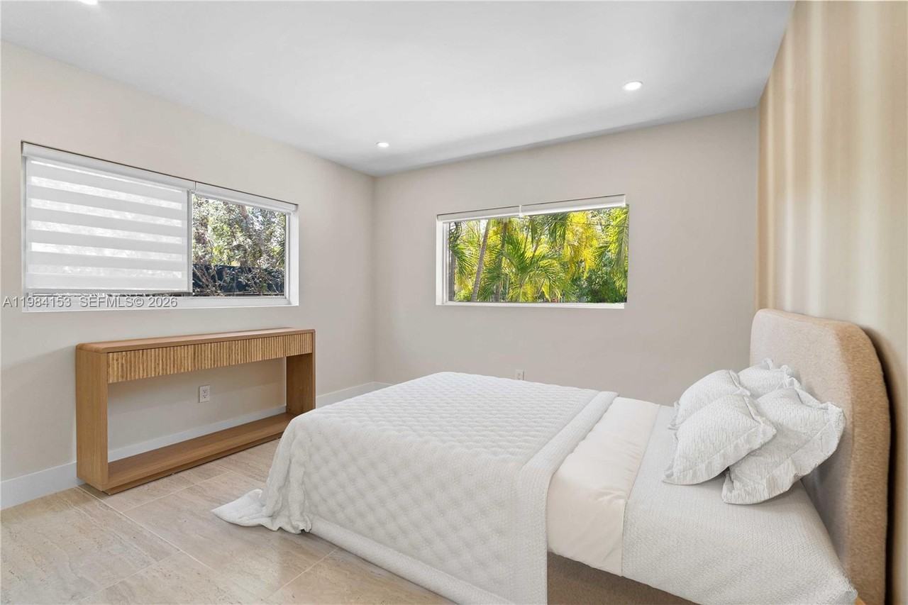 1347 Sw 14th Ave - Photo 5 of 8