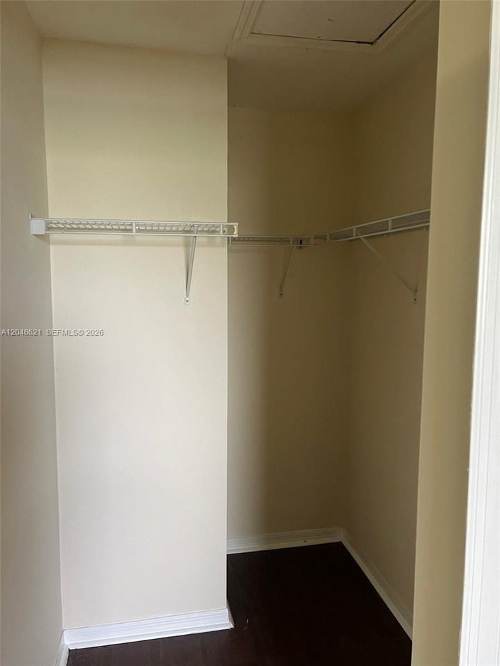 1581 Se 31st Ct - Photo 4 of 8