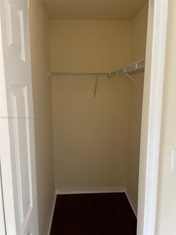 1581 Se 31st Ct - Photo 5 of 8