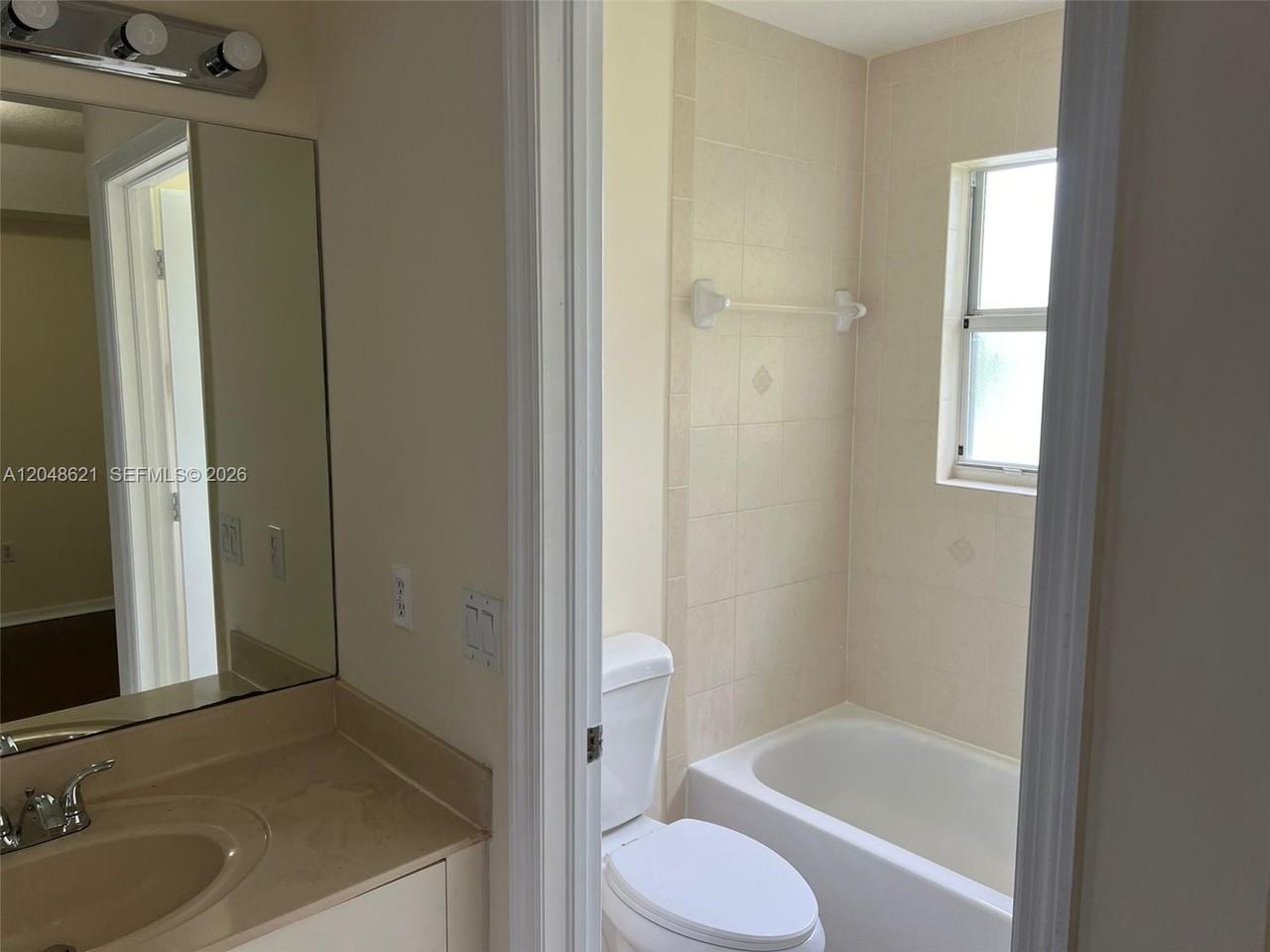 1581 Se 31st Ct - Photo 7 of 8
