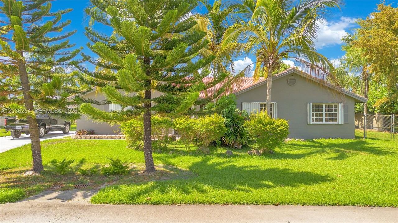 15241 Sw 150th St - Photo 4 of 8