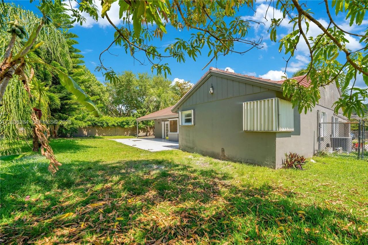 15241 Sw 150th St - Photo 7 of 8