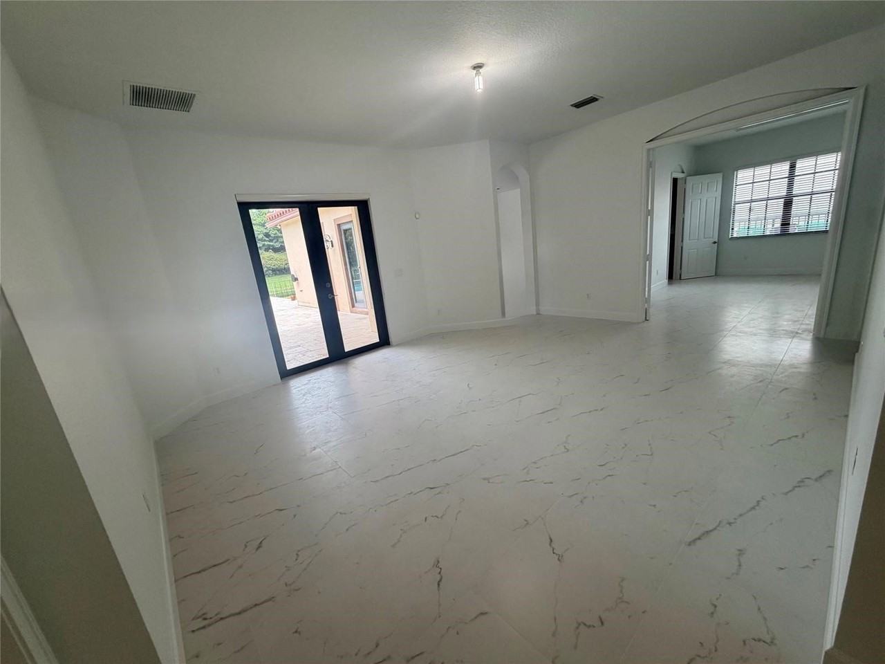 8711 Nw 41st St - Photo 3 of 8