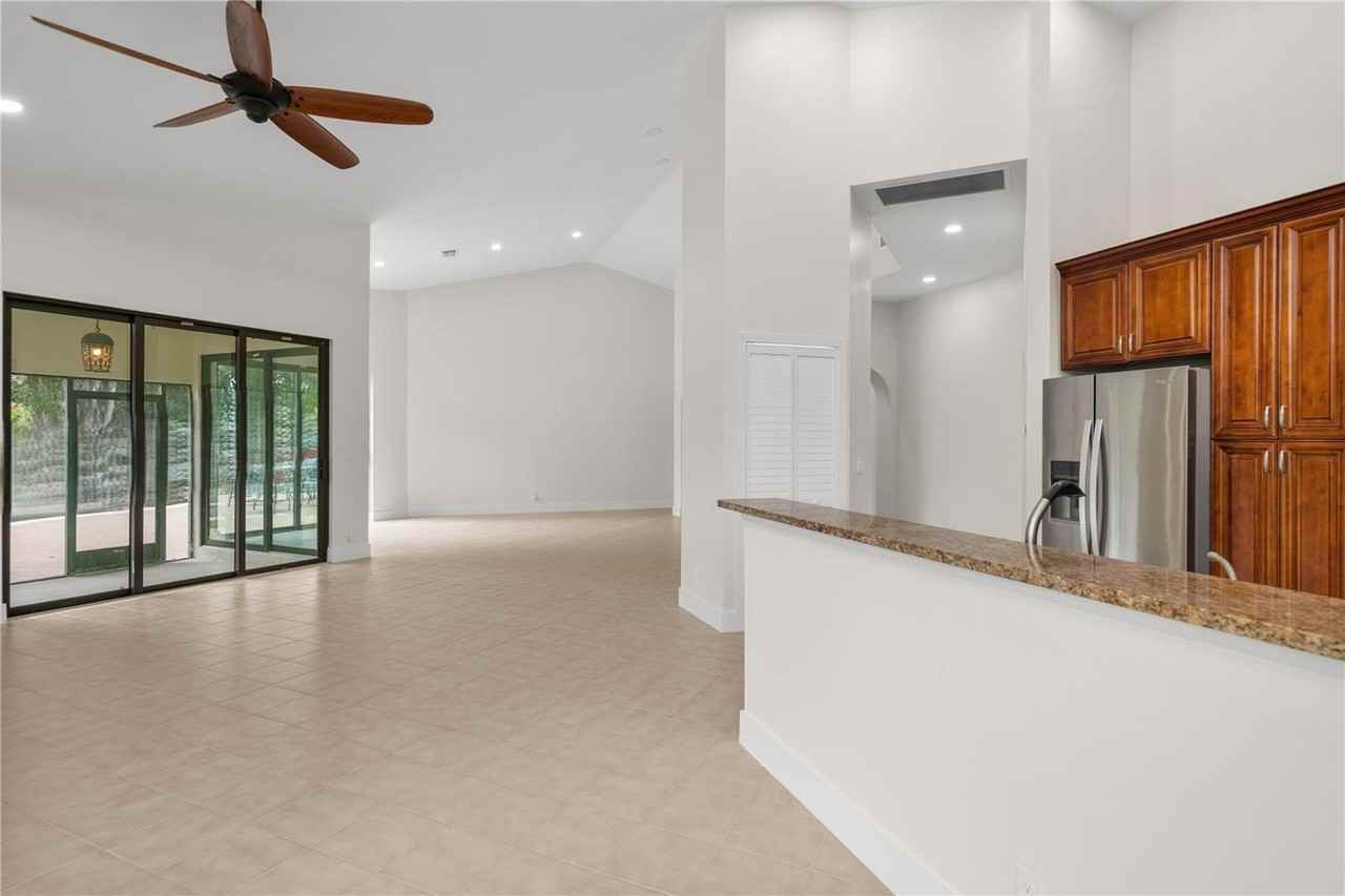 1087 Deerwood Ln #1087 - Photo 6 of 8