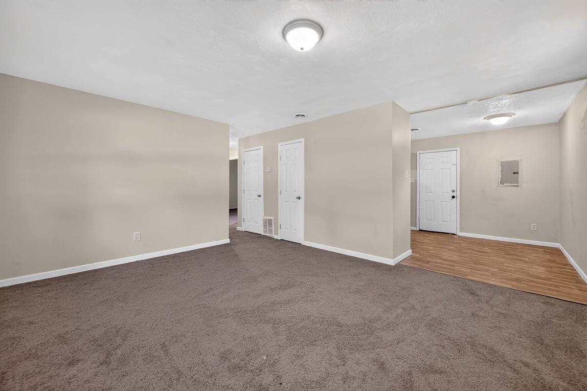 6 Amelia Dr - Photo 2 of 31