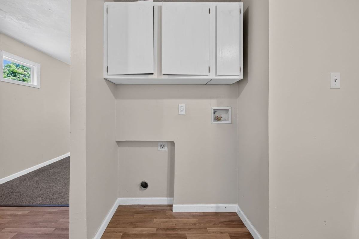 6 Amelia Dr - Photo 3 of 31