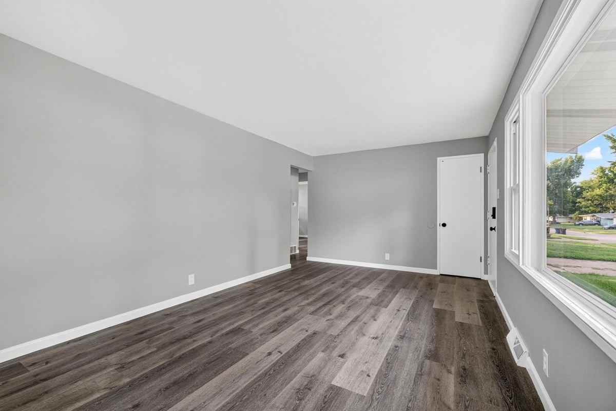 9219 Ellison Dr - Photo 2 of 27