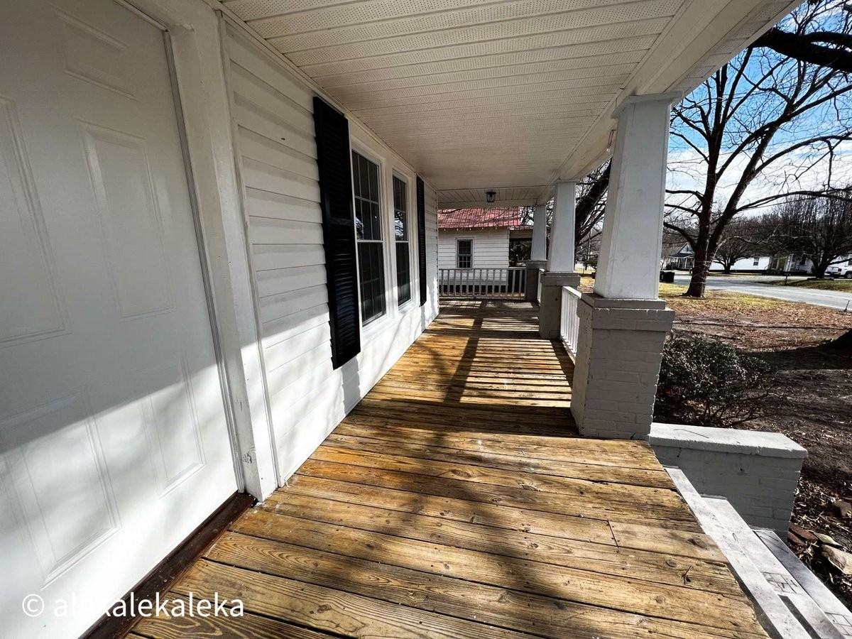 1113 W Webb Ave - Photo 2 of 18