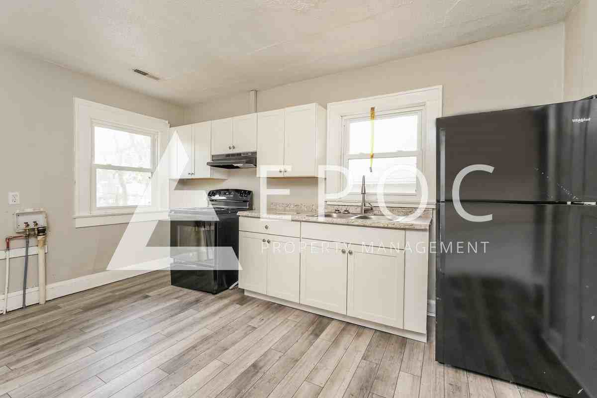 305 Burtner St - Photo 5 of 16