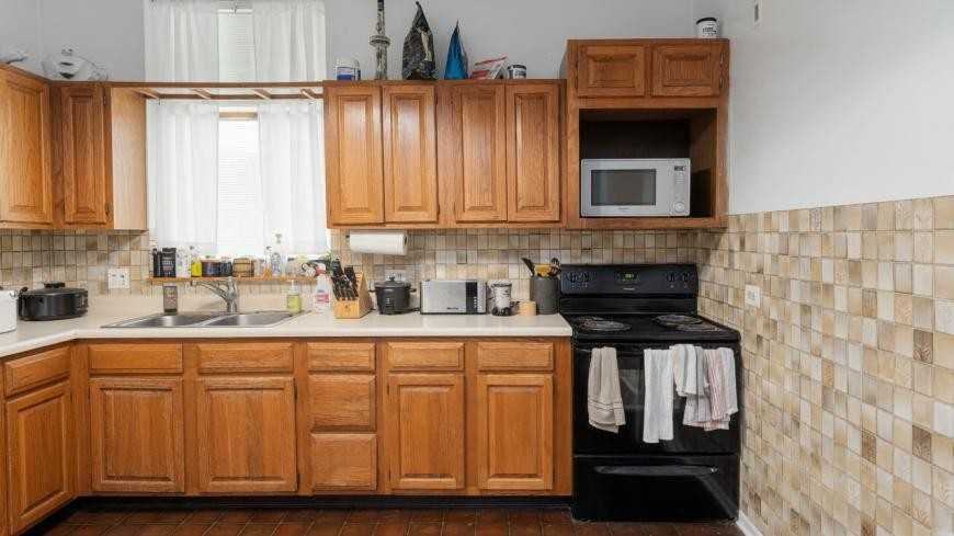 1124 W Eddy St - Photo 2 of 10