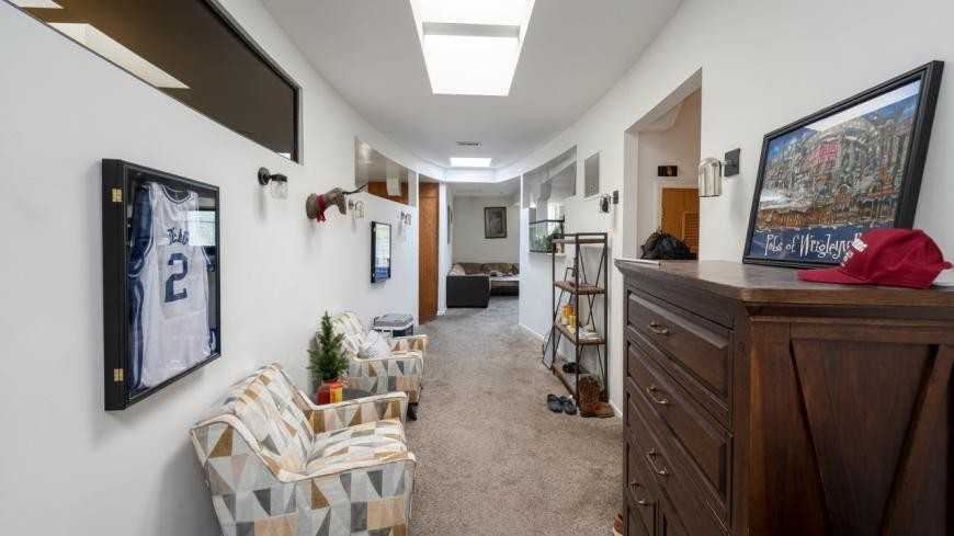 1124 W Eddy St - Photo 3 of 10