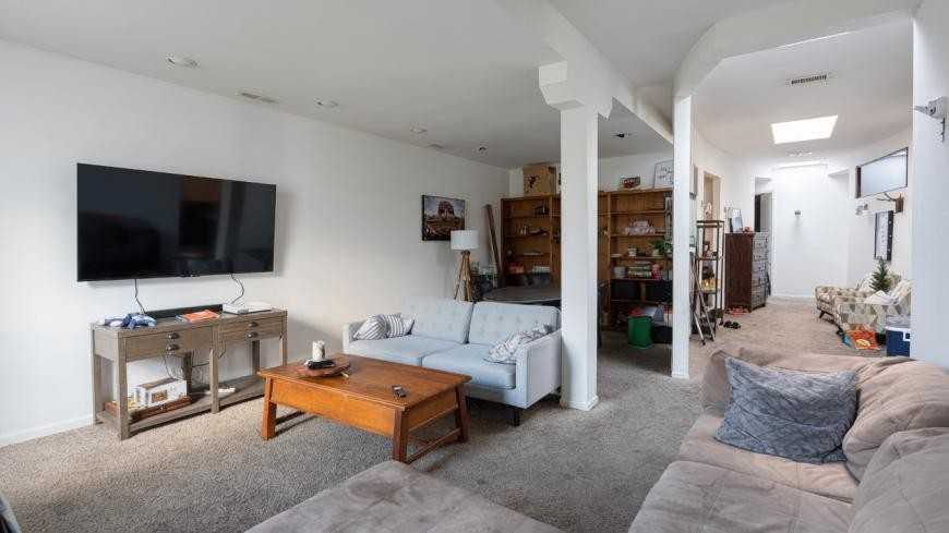 1124 W Eddy St - Photo 4 of 10
