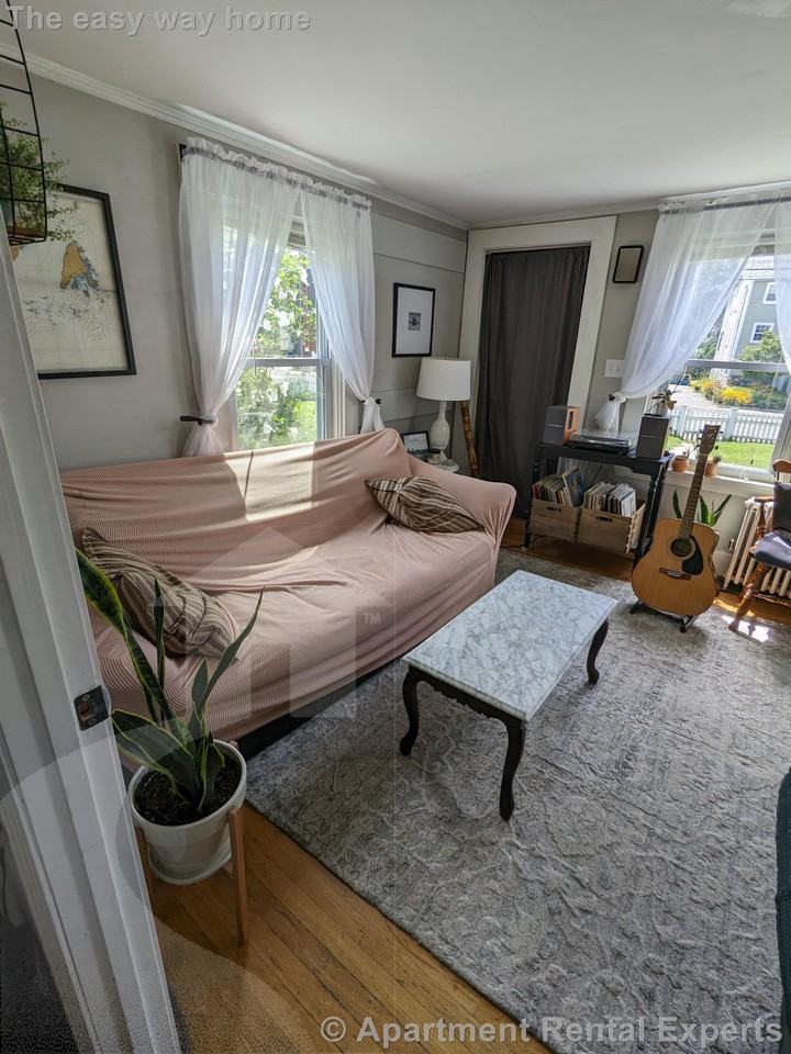 140 Grove St - Photo 3 of 37