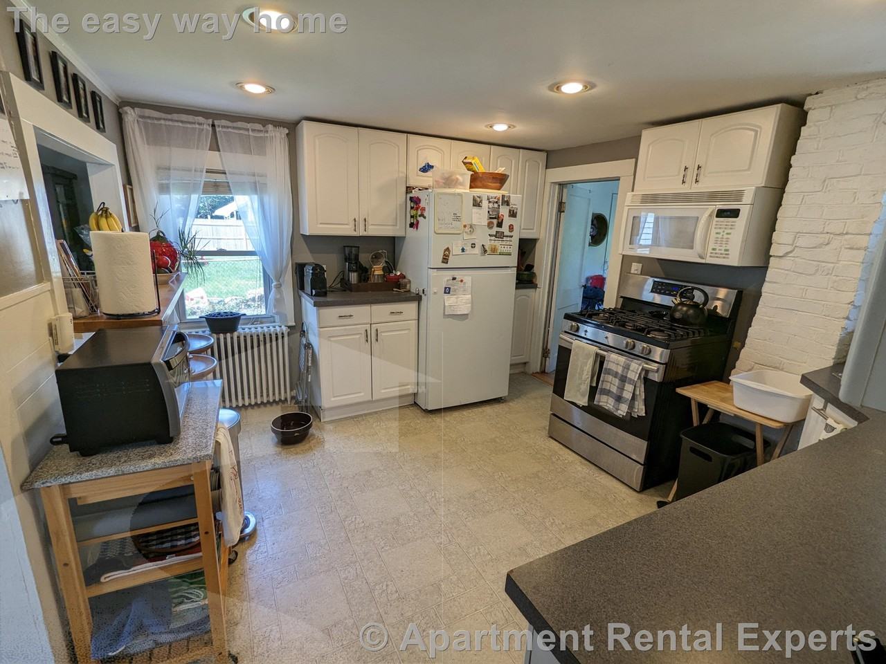 140 Grove St - Photo 7 of 37