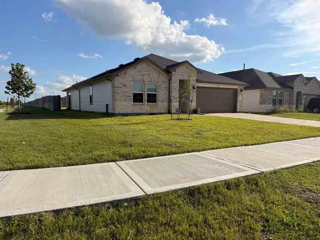 1210 Hughes Crossing Dr - Photo 2 of 31