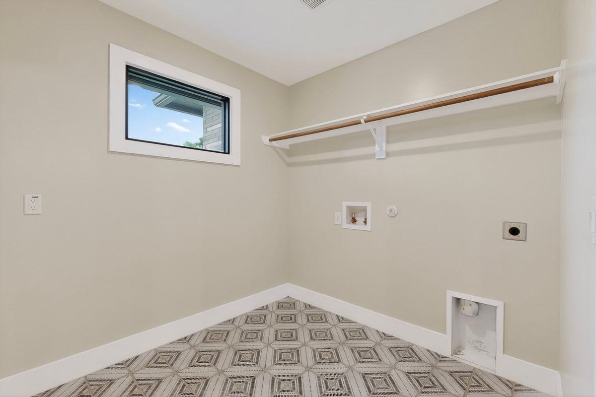 5018 Highland Ct - Photo 2 of 25