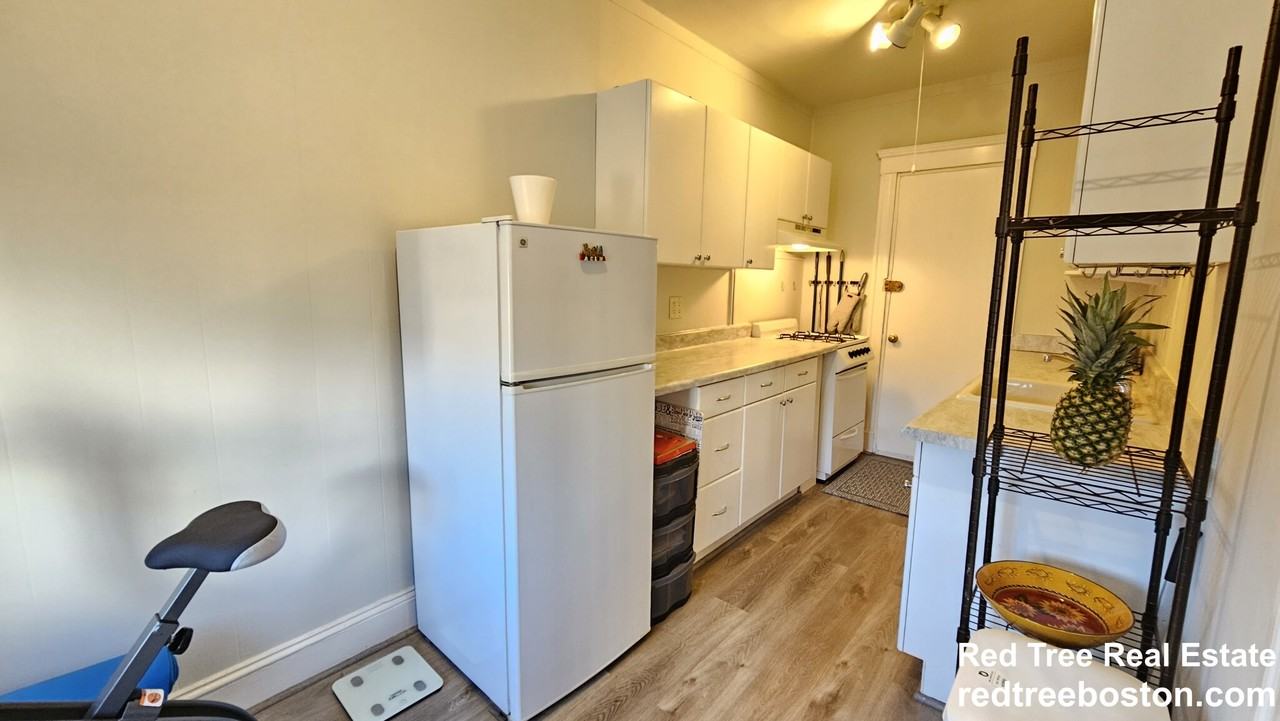 66 Queensberry St #420