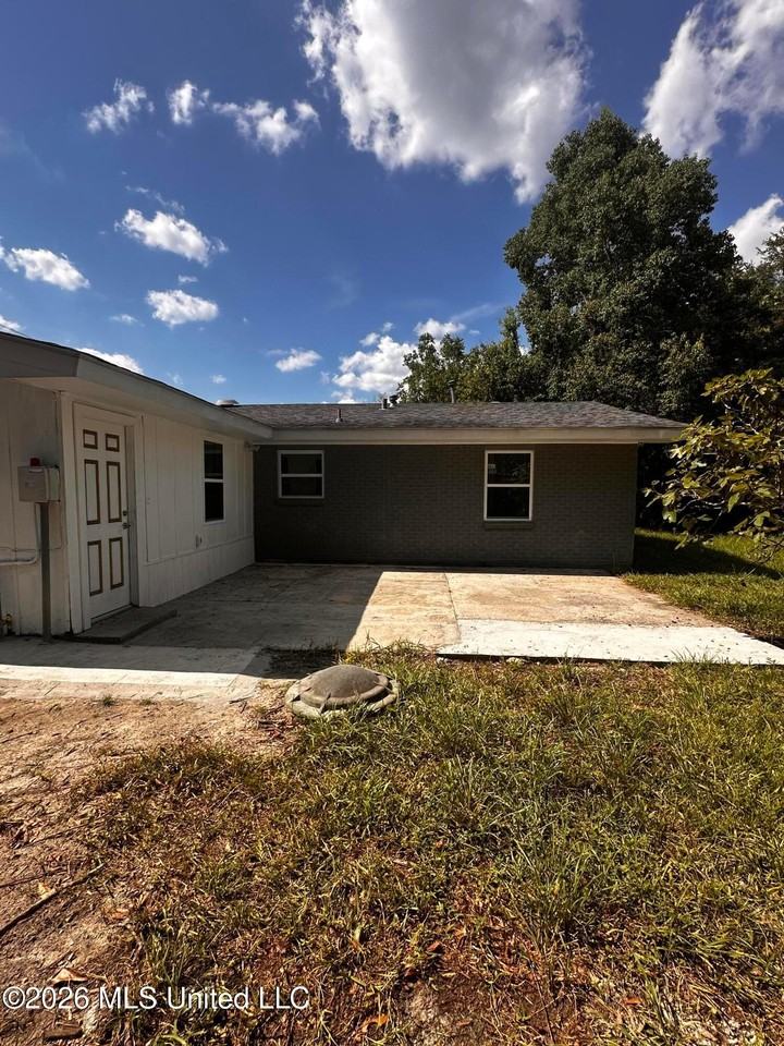 10616 Oak St - Photo 2 of 20