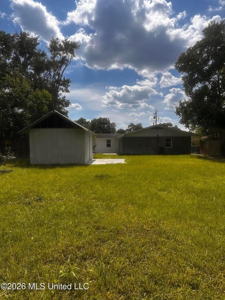 10616 Oak St - Photo 4 of 20