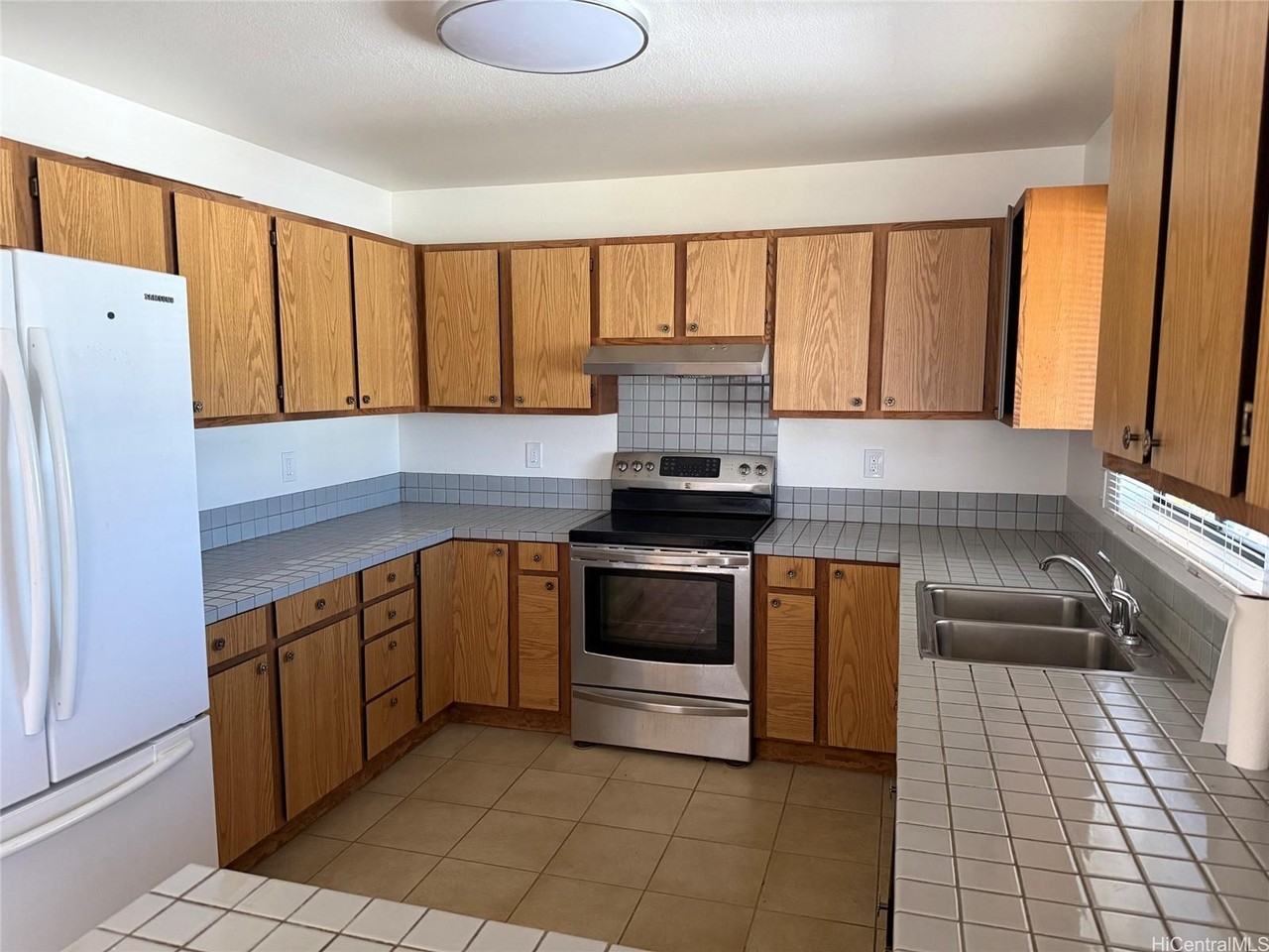 3315 Esther St - Photo 4 of 15