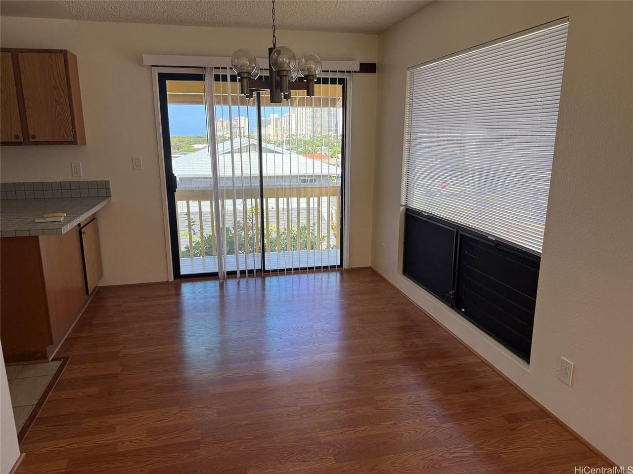 3315 Esther St - Photo 5 of 15