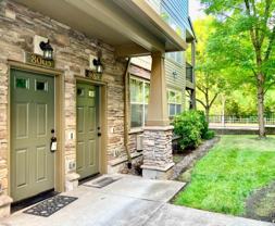 8005 Ne Rockne Way - Photo 1 of 1