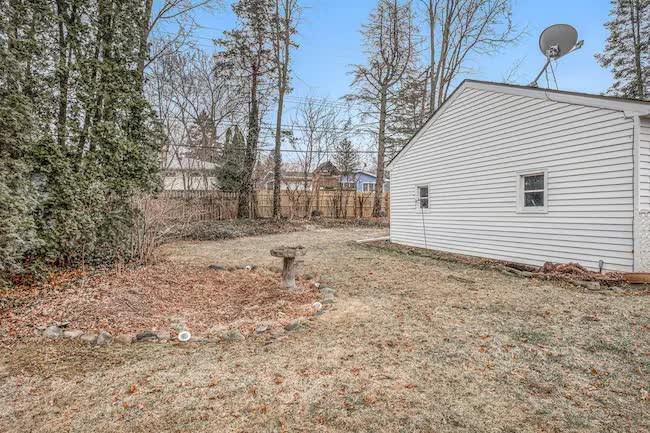 115 Gralake Ave - Photo 5 of 30