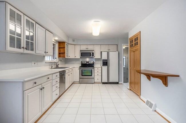 115 Gralake Ave - Photo 6 of 30