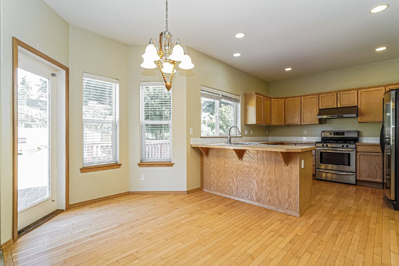 9014 Ne 176th St - Photo 5 of 15