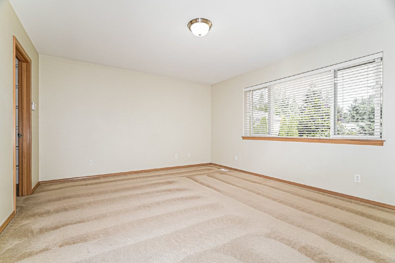 9014 Ne 176th St - Photo 7 of 15
