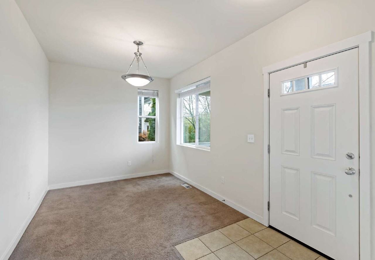 2419 30th Pl Ne - Photo 3 of 24