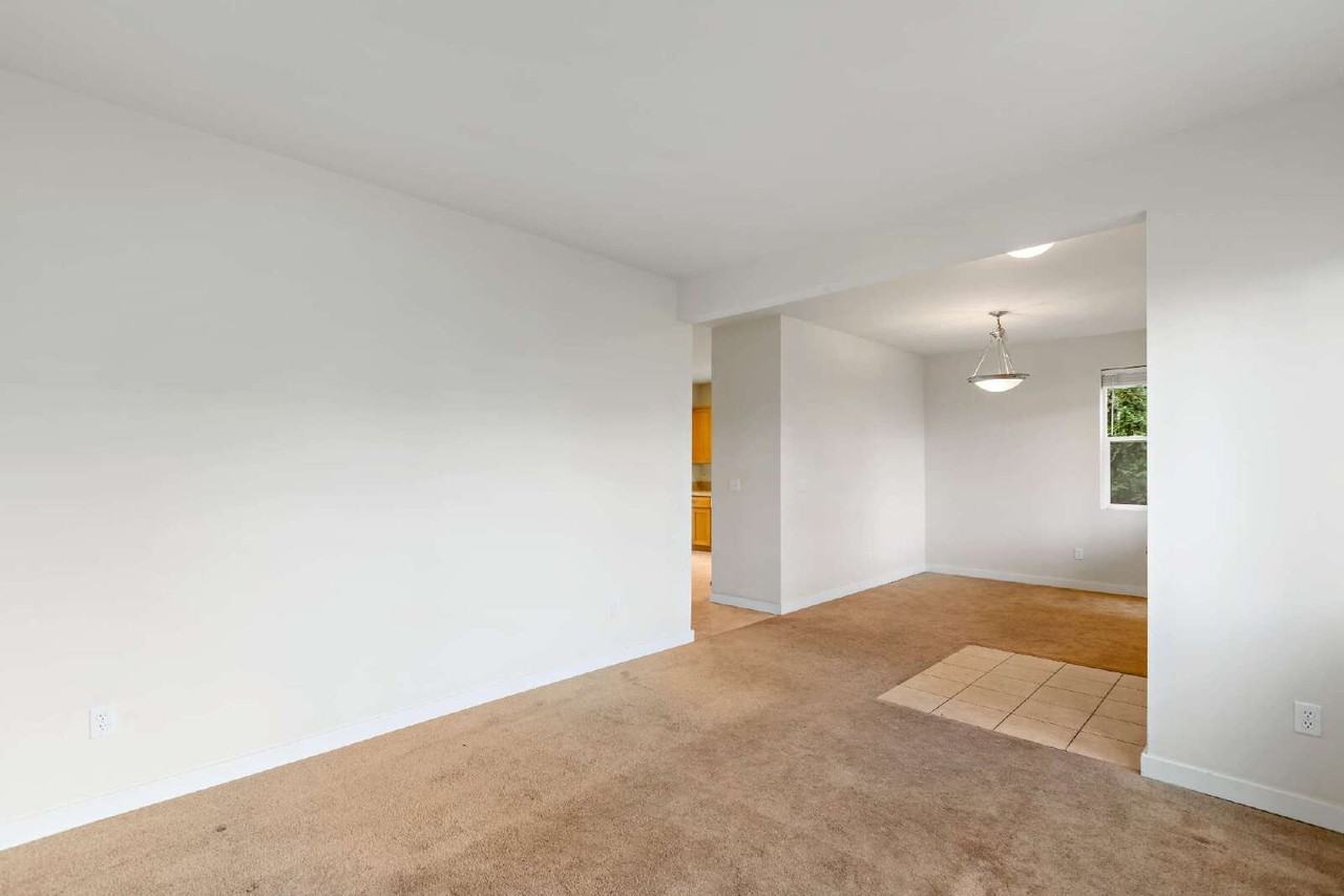 2419 30th Pl Ne - Photo 4 of 24